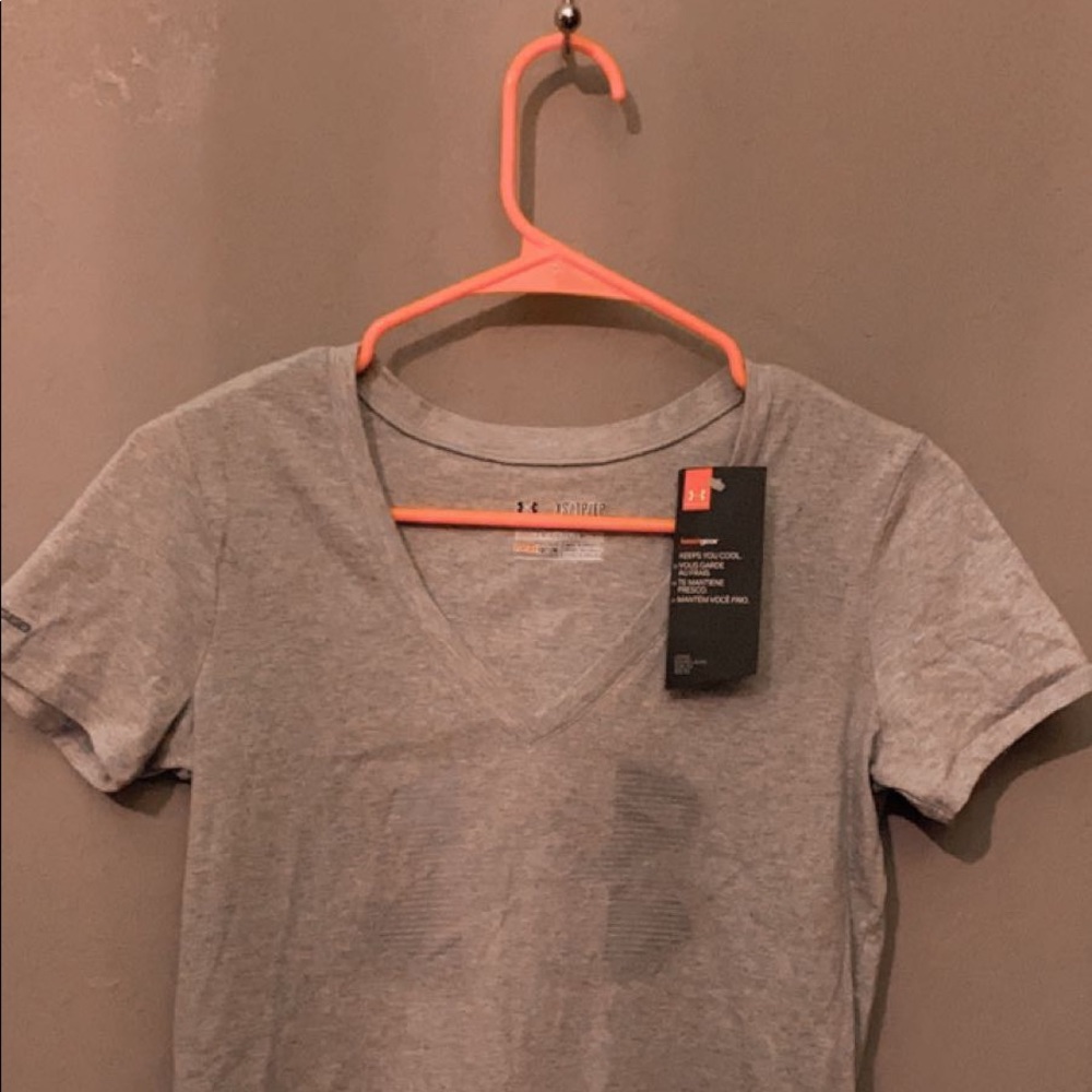 ✰ BRAND NEW UNDER ARMOUR SHIRT